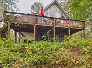 1140 Arrowhead Dr, Pocono Lake, PA 18347
