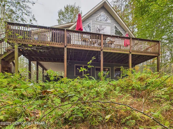 1140 Arrowhead Dr, Pocono Lake, PA 18347