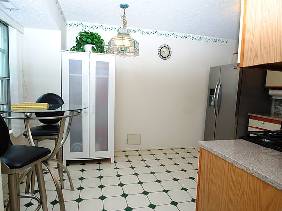 spacious eat in kitchen