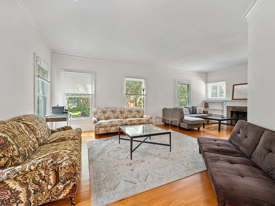 627 Library Pl