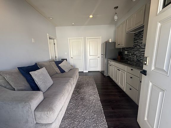 Kitchenette/Living Space