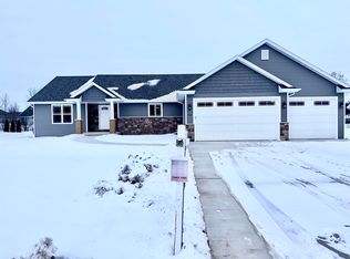 1552 Lone Oak Dr, Neenah, WI 54956