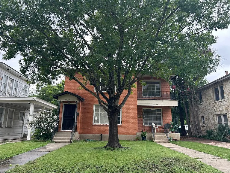 2039 W Mulberry Ave — Photo 1