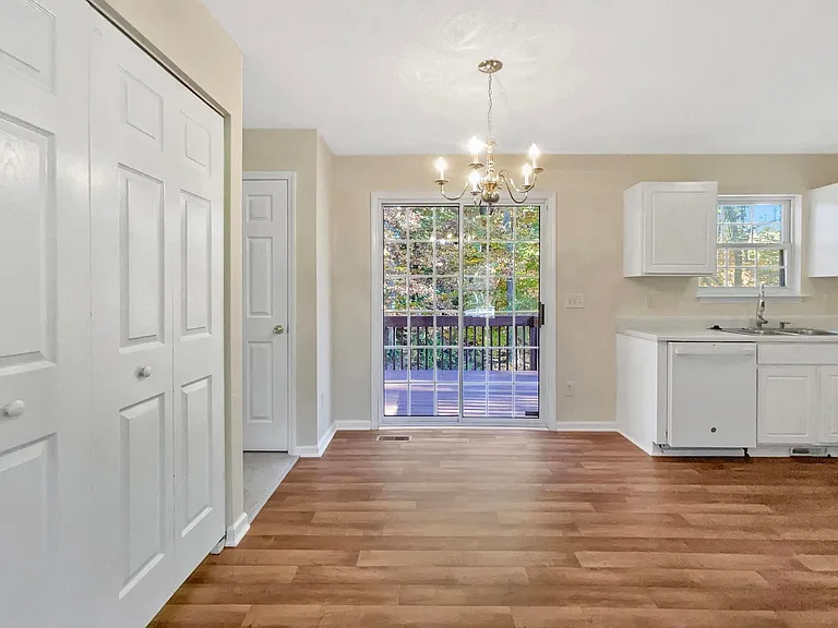 413 Adams St — Photo 3