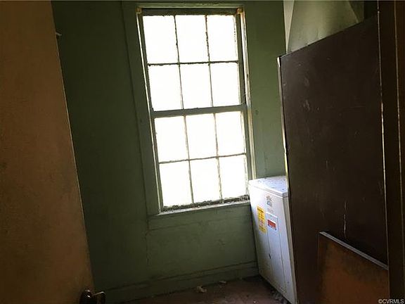 5th image of 413 Saint Mark St