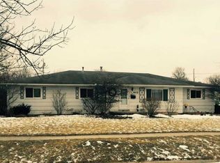 602 N Blackhoof St, Wapakoneta, OH 45895
