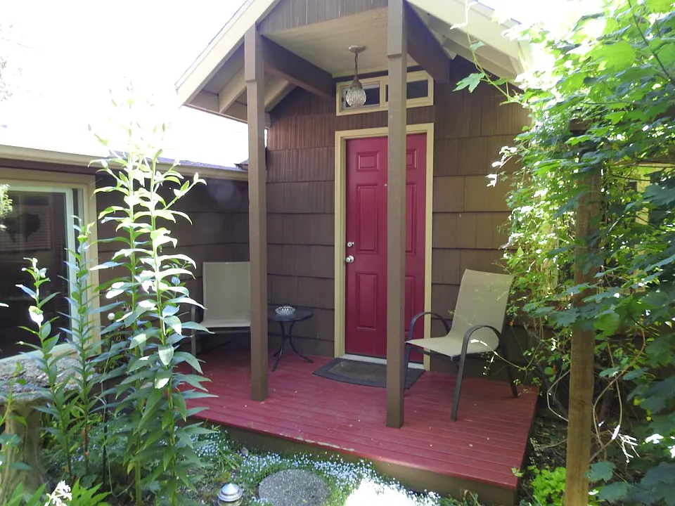 104 NE 137th St