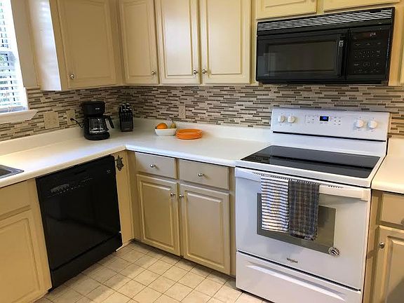5th image of 1000 Mallery Street Ext APT 22