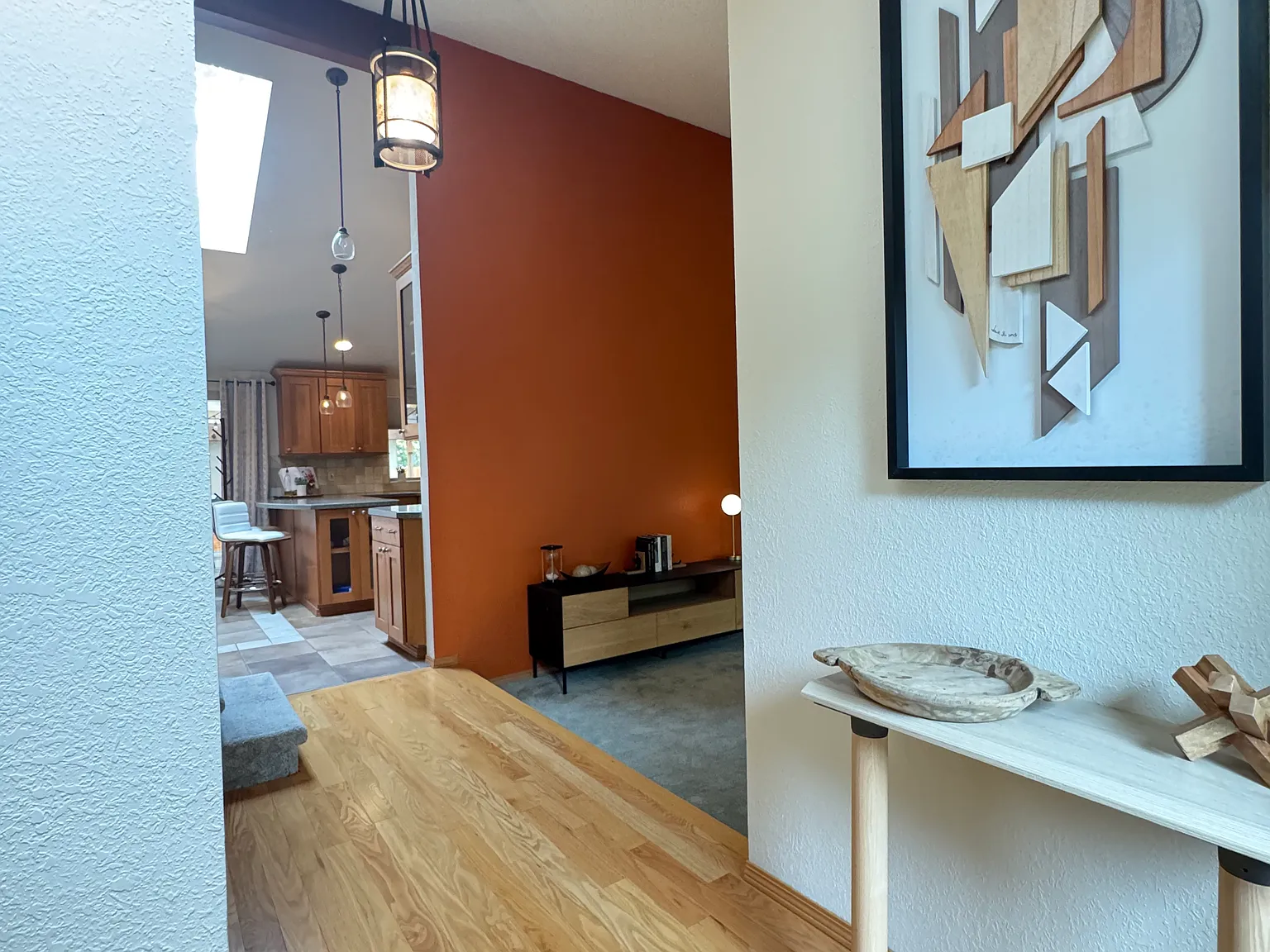 4 bed, 2.5 bath, 2250 sqft, $4,200 — Photo 3