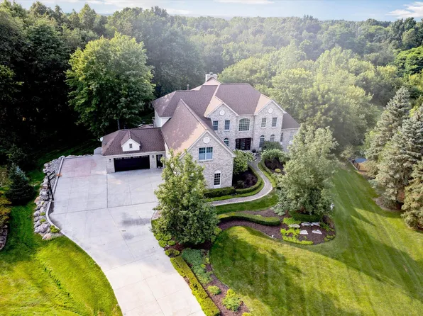 2750 Whispering Woods Dr, Ann Arbor, MI 48103