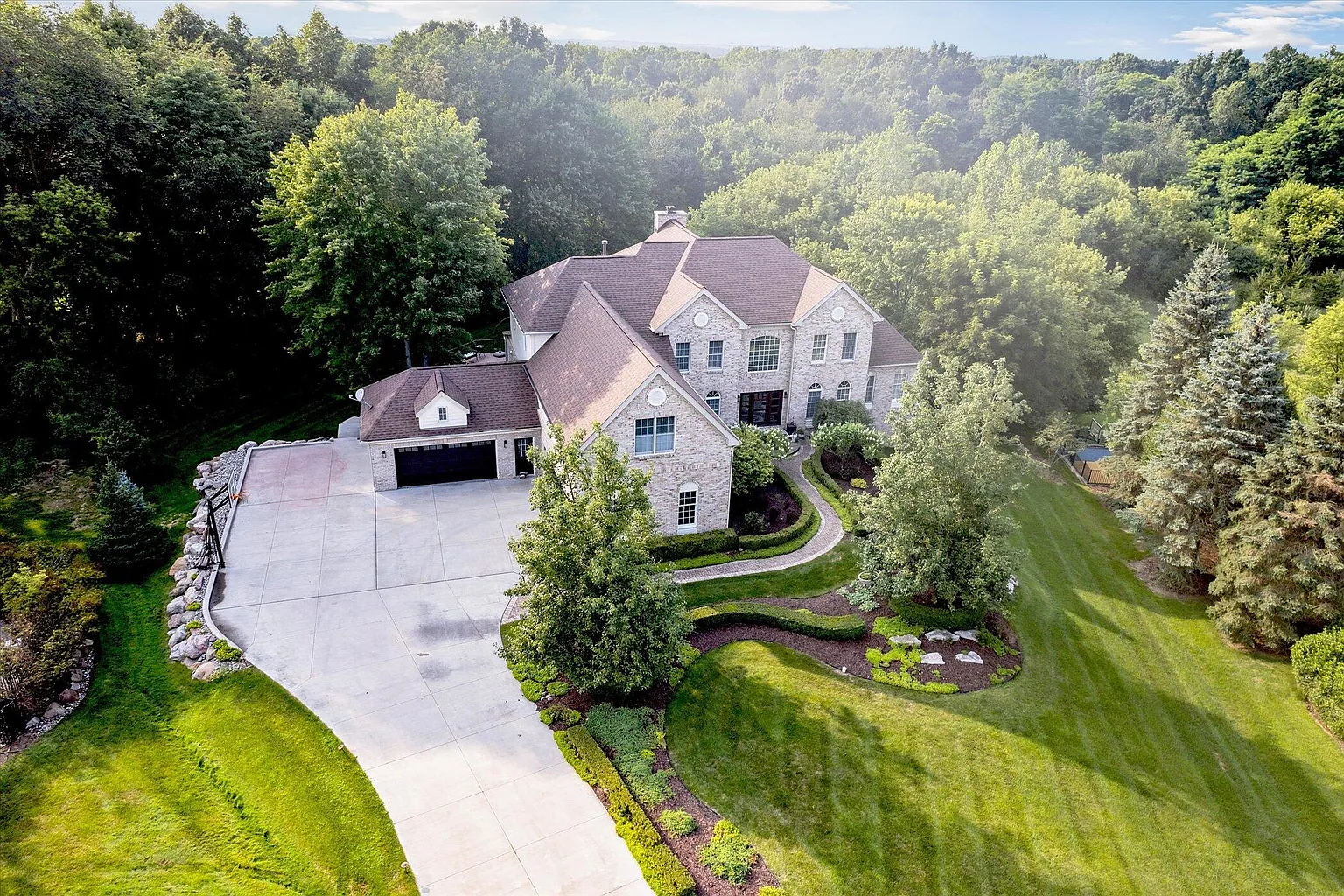 2750 Whispering Woods Dr photo 1