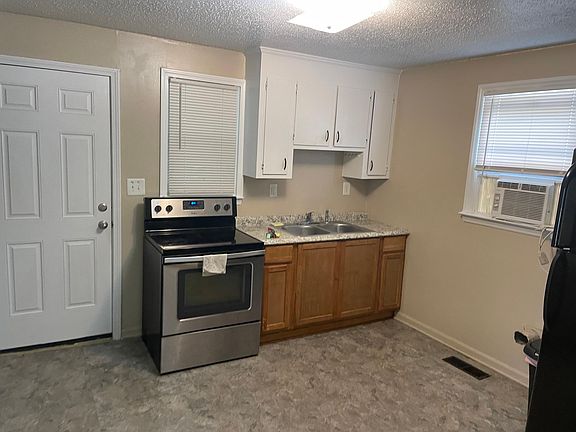 5th image of 607 N Logan St #607