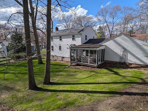 4th image of 20 Colonial Rd