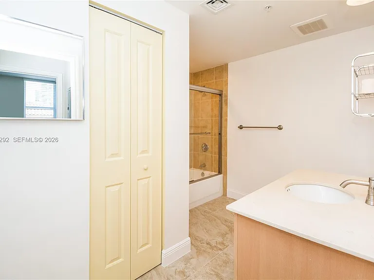 511 SE 5th Ave — Photo 17