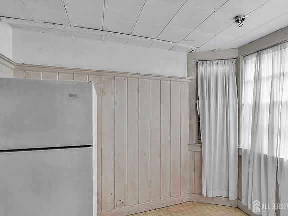 4th image of 8 Church St
