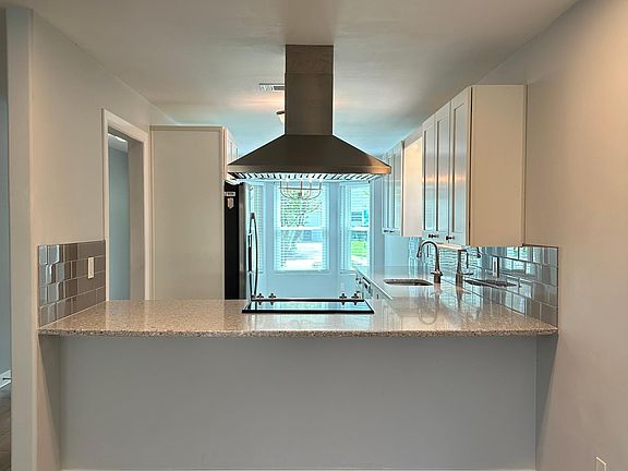 3rd image of 6122 Chablis Ln