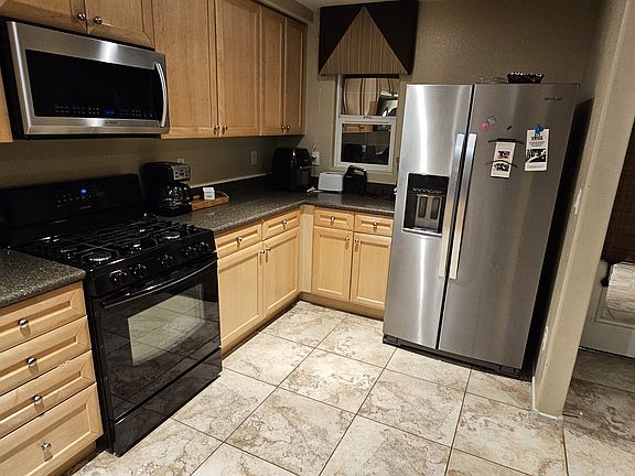 3rd image of 10565 Hamdem Ave