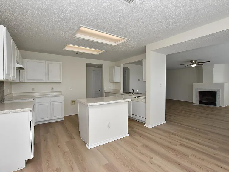 17701 Dansworth Dr — Photo 8