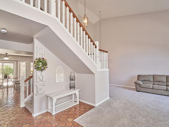 3rd image of 1215 E Glencove Cir