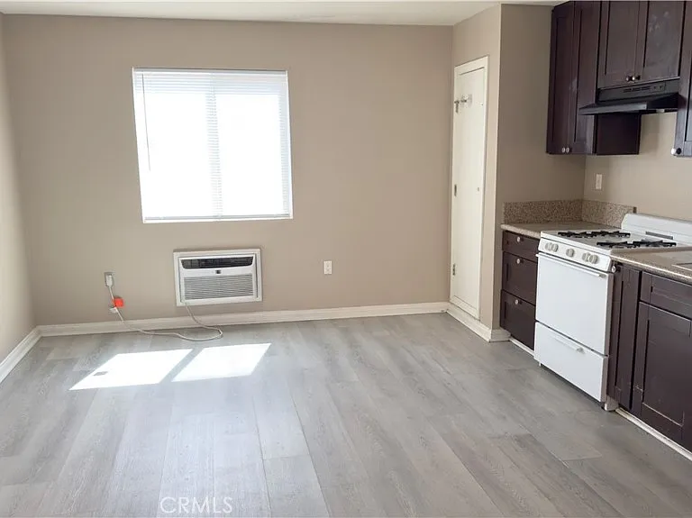 253 E King St #A — Photo 2