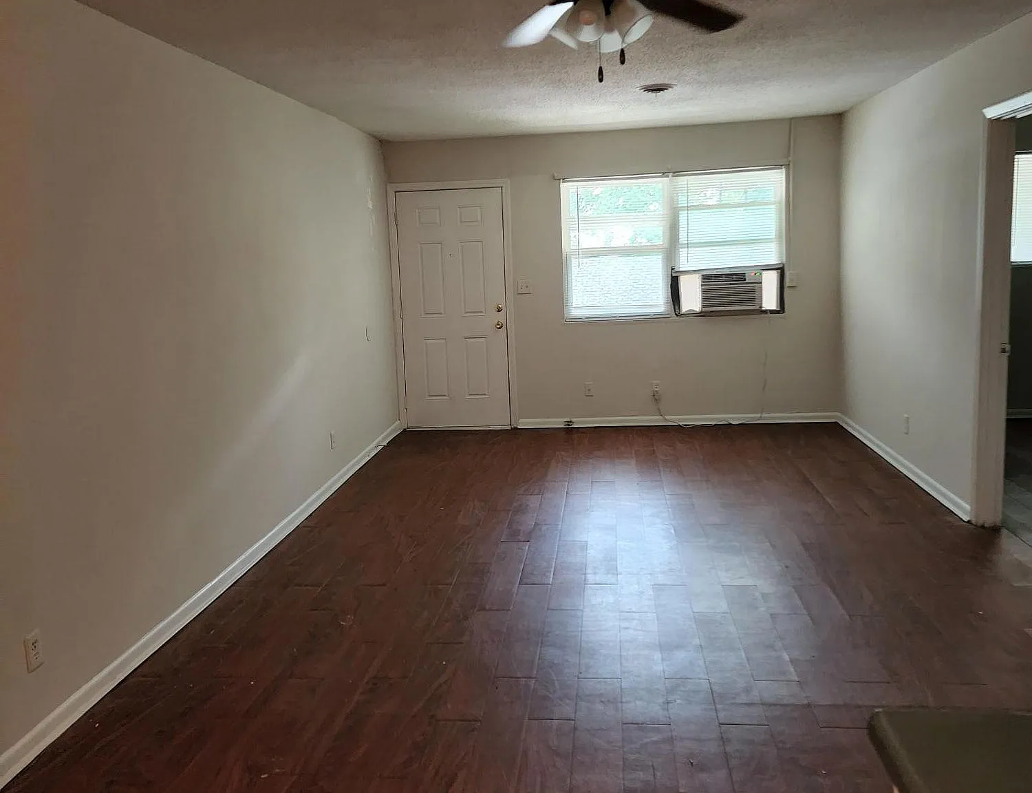 585 Marina St — Photo 4