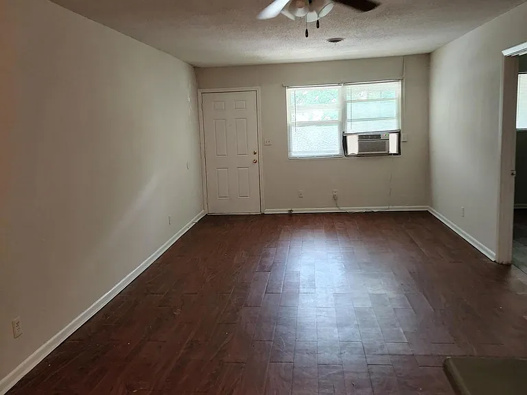 585 Marina St — Photo 4