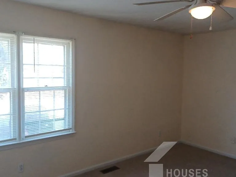 55 Summercreek Dr — Photo 11