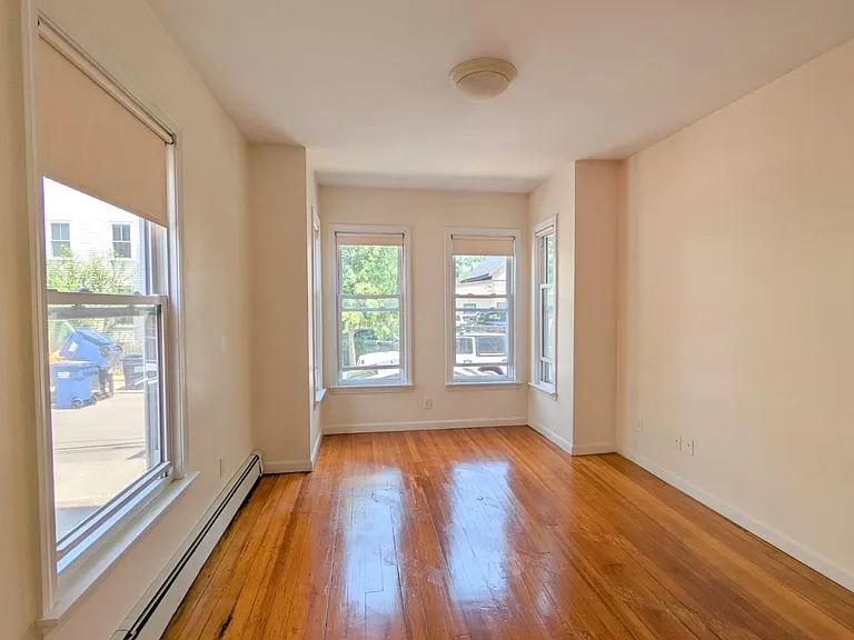 7 Locke St — Photo 5