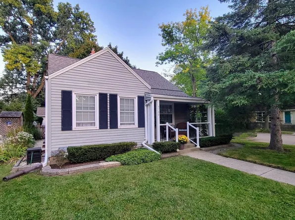 4700 North Hollywood AVENUE, Whitefish Bay, WI 53211