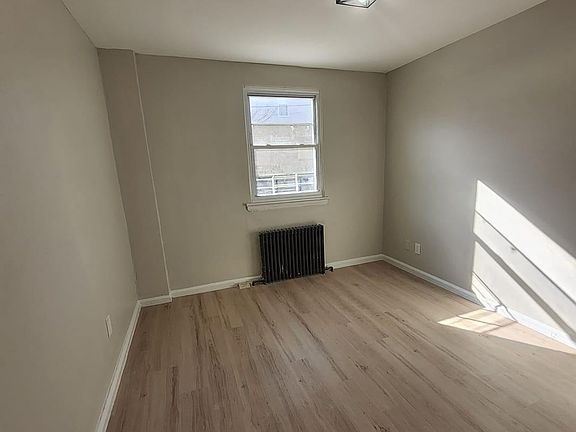 5th image of 483 Lakeside Ave #1R