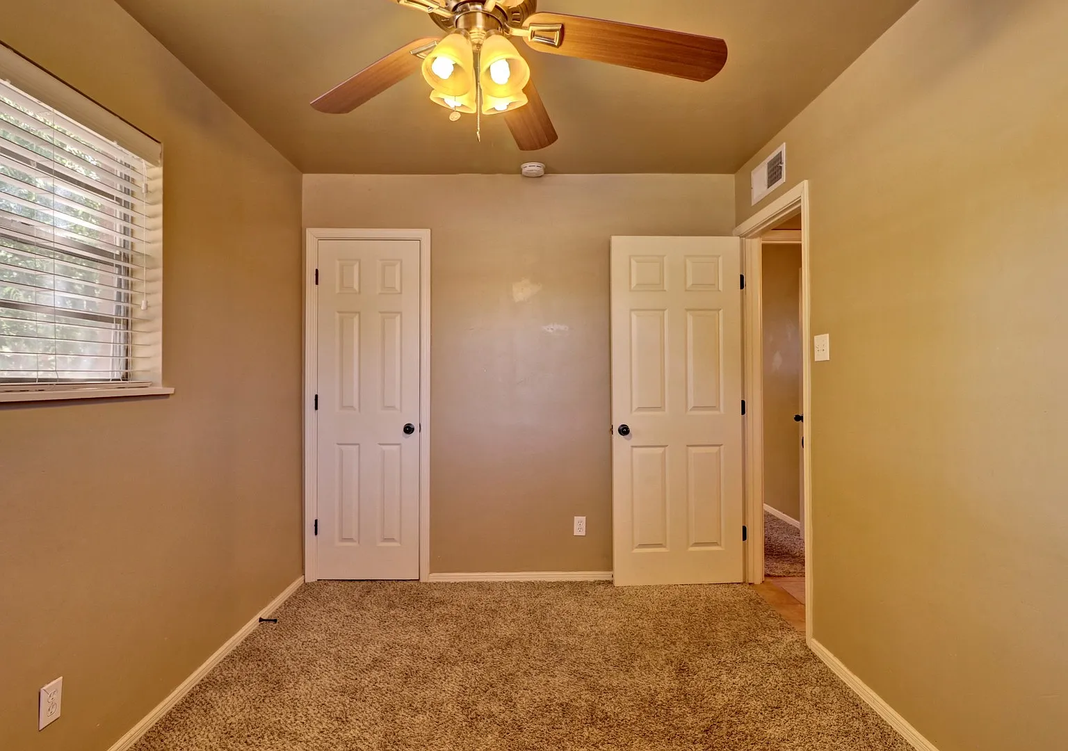 2170 Calle de Santa Ana - $1395 - 3BR - 2BA - Mesilla - Refrigerated AC — Photo 2