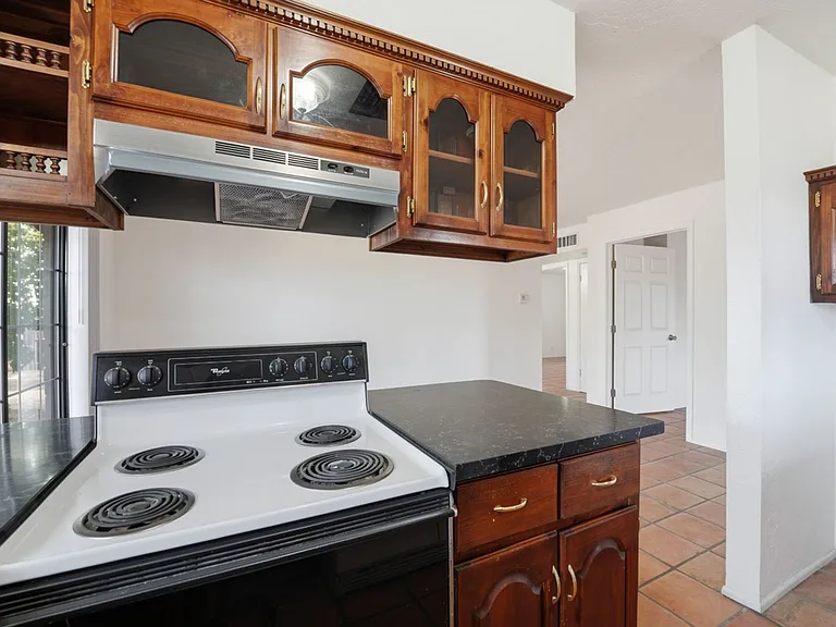 545 E Brown Rd — Photo 10