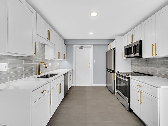4th image of 1915 Tanglewood Dr APT 2D