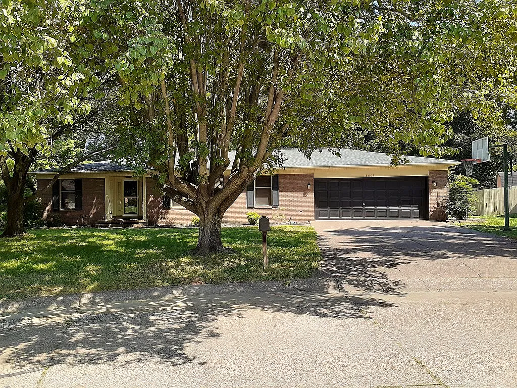 8844 Hillside Dr photo 1