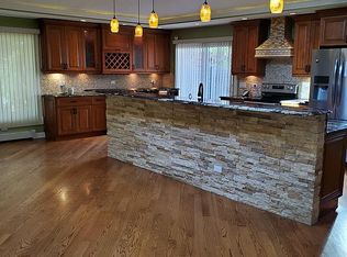 7825 W 80th Pl, Bridgeview, IL 60455