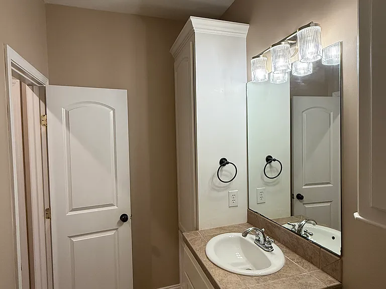 644 Huntington Dr — Photo 29