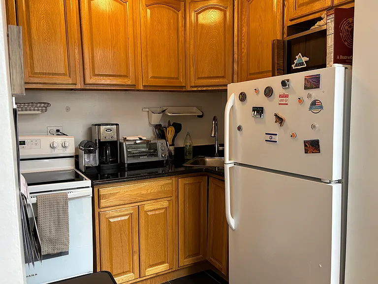 320 E 19th St #3A — Photo 7