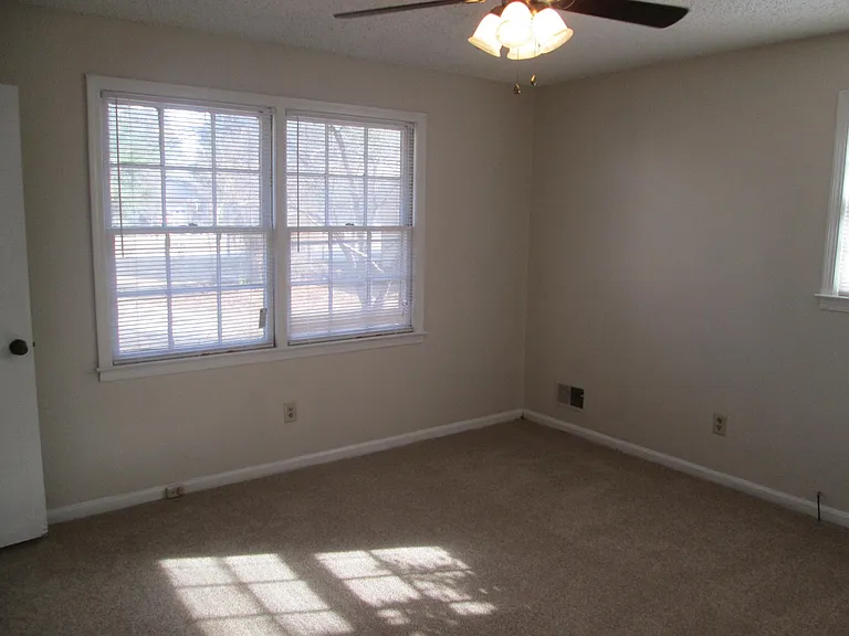 105 Landford Ct — Photo 8