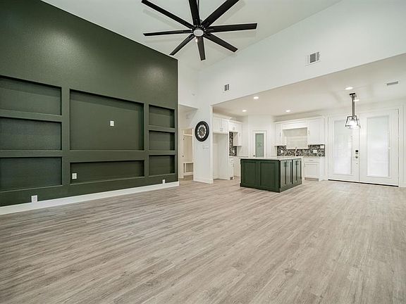 3rd image of 9469 Pinewood Dr