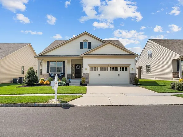 46 Gainsboro Dr, West Berlin, NJ 08091