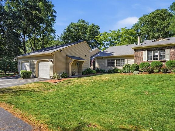 3rd image of 115 Pine Glen Dr