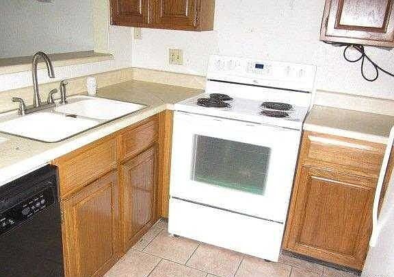3rd image of 11530 N May Ave #D202