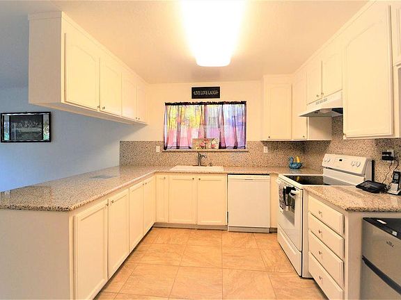 3rd image of 2211 Hobart Ct
