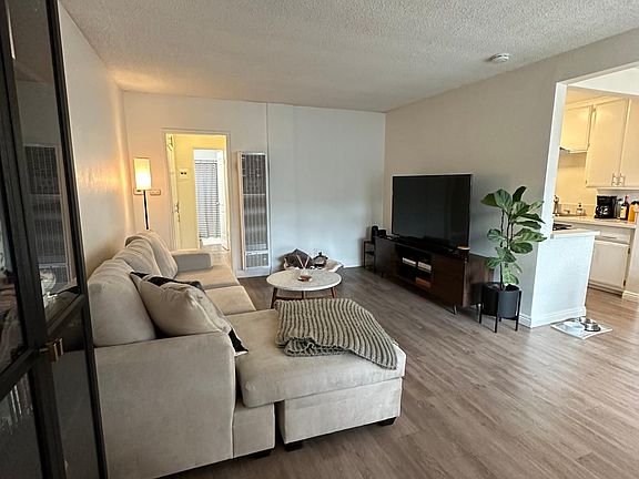 4th image of 879 Center St APT 16