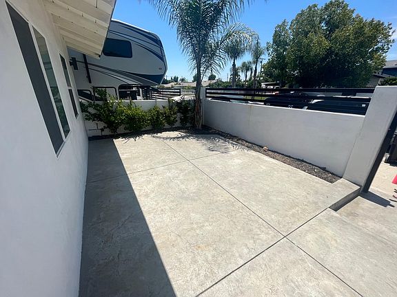 5th image of 8536 Gloria Ave #8536