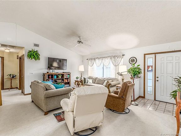 4th image of 1648 SE Sandia Dr