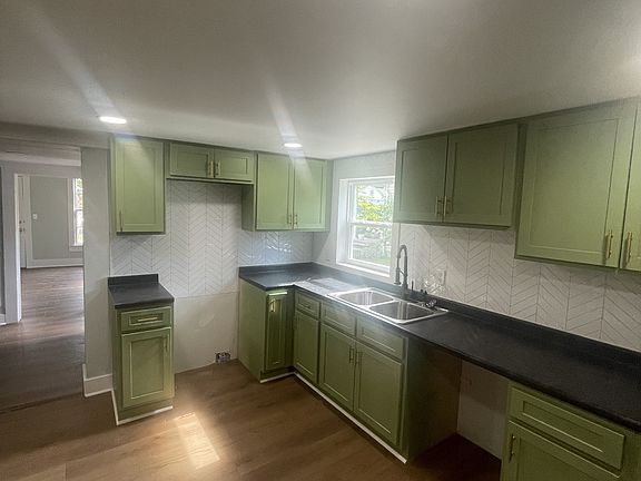 5th image of 805 E Todd St