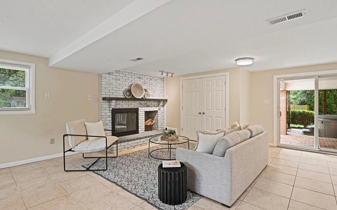 Point Pleasant Dr, Fairfax — Photo 4