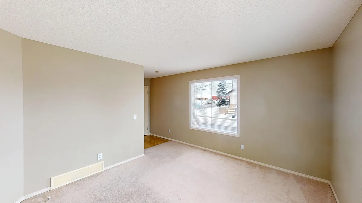 Building Photo - 501 Saddlecrest Blvd NE