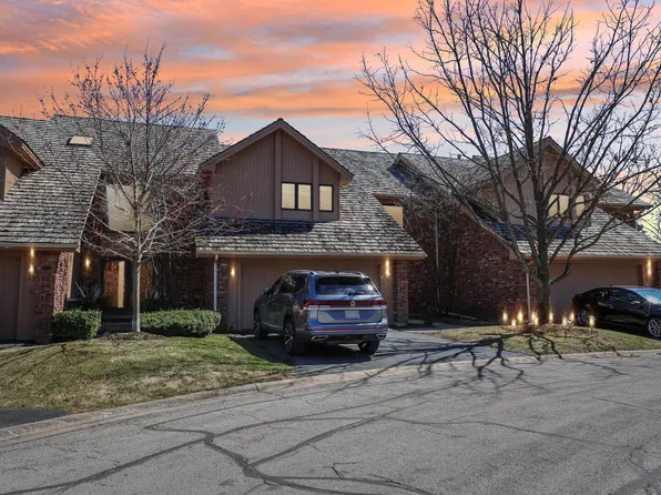 51 Oak Creek Dr, Burr Ridge, IL 60527